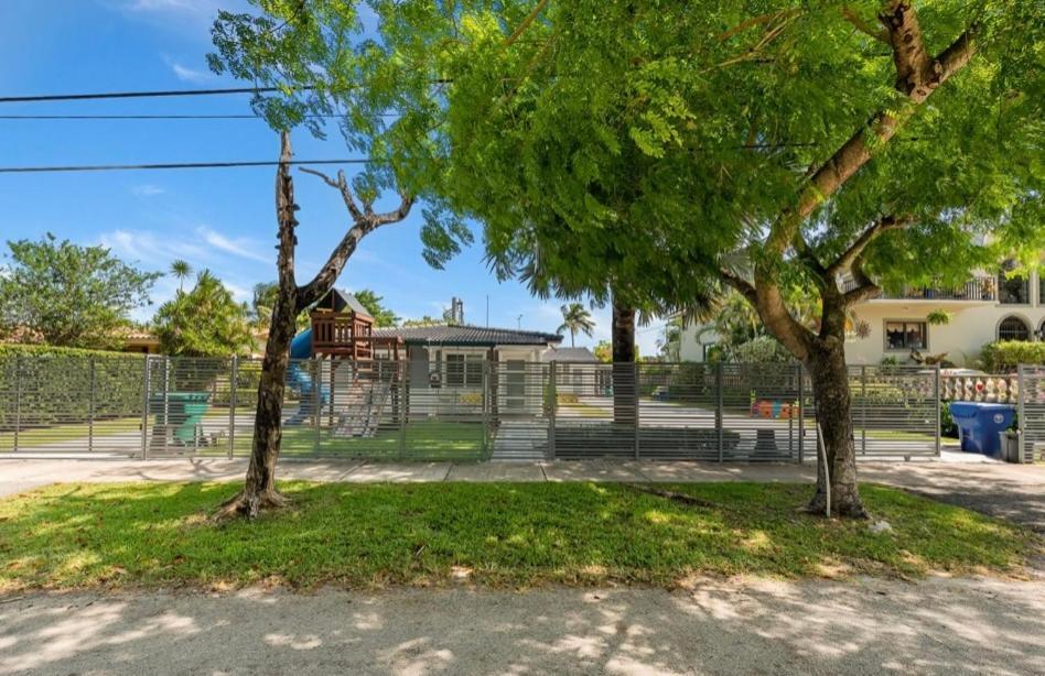 Cozy Triplex Centrally Located Holiday home *
