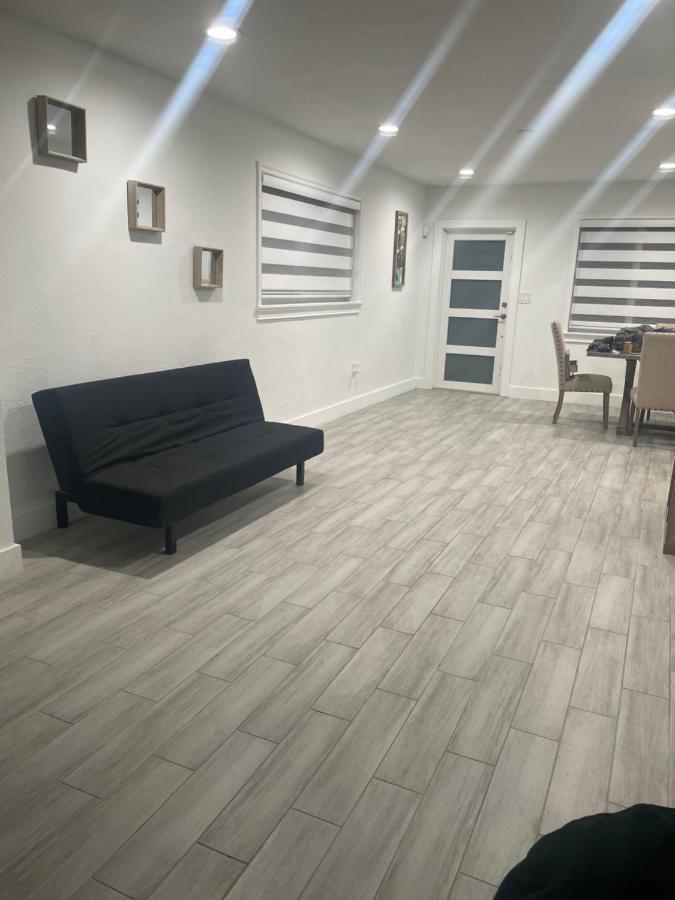 Cozy Triplex Centrally Located Holiday home Miami