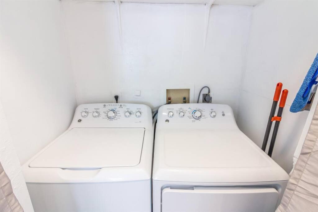 Bright & Cozy Duplex ~ Near South & Wynwood! Apartment