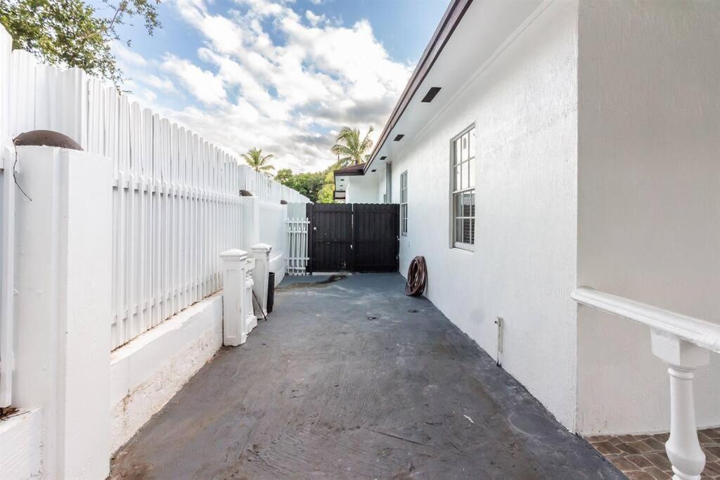 Apartment Bright & Cozy Duplex ~ Near South & Wynwood!