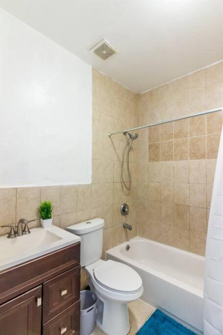 Bright & Cozy Duplex ~ Near South & Wynwood!