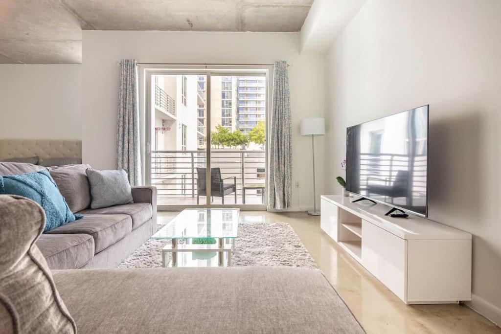Apartment 1br Loft In Downtown With Bay View And Workspace Miami