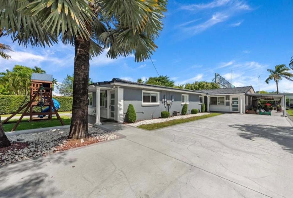 Cozy Triplex Centrally Located * Miami