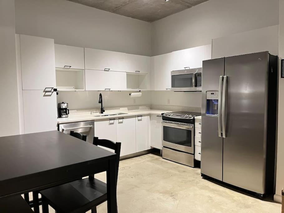 Apartment 1br Loft In Downtown With Bay View And Workspace Miami