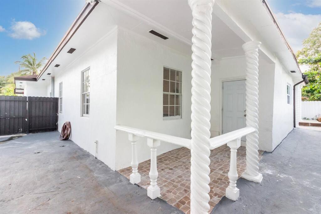 Apartment Bright & Cozy Duplex ~ Near South & Wynwood! *