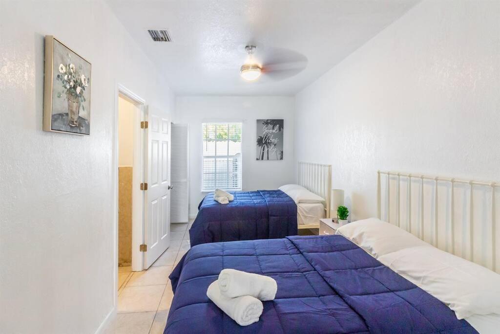 Bright & Cozy Duplex ~ Near South & Wynwood! Apartment