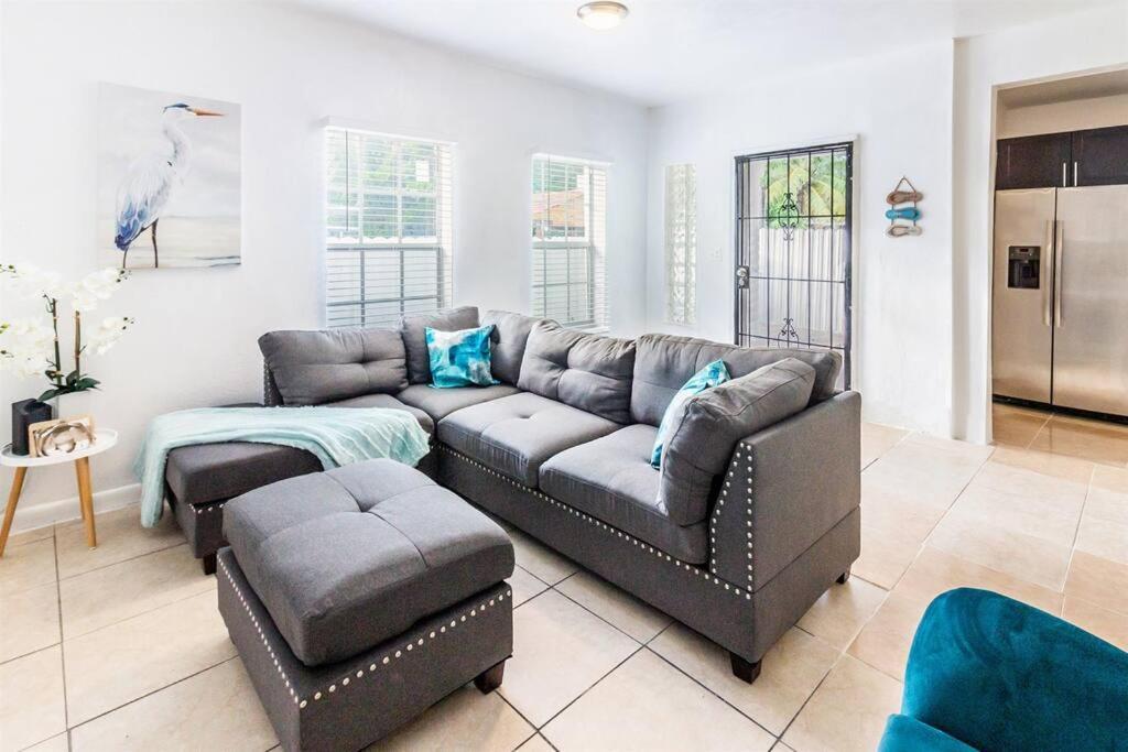 Bright & Cozy Duplex ~ Near South & Wynwood! Apartment *
