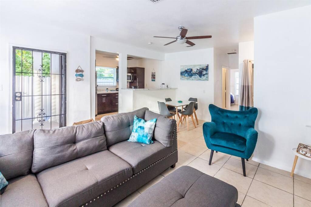 Bright & Cozy Duplex ~ Near South & Wynwood! Apartment Miami