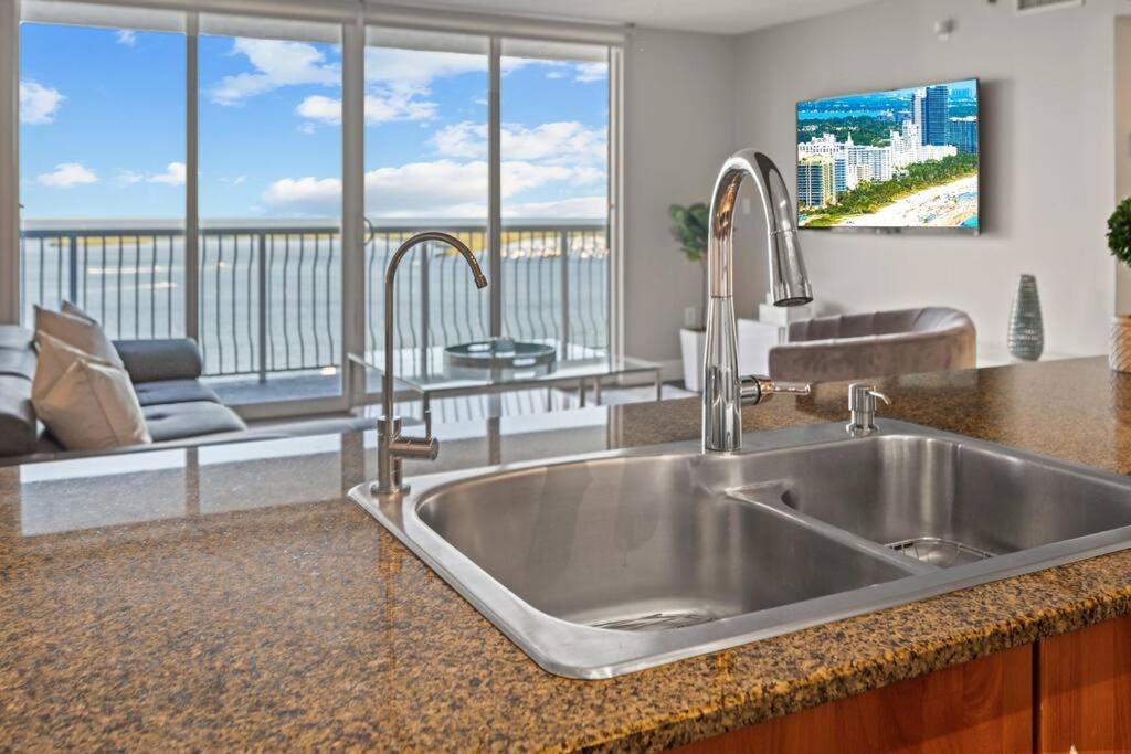 Ocean View 35th Floor, In The Heart Of Apartment *