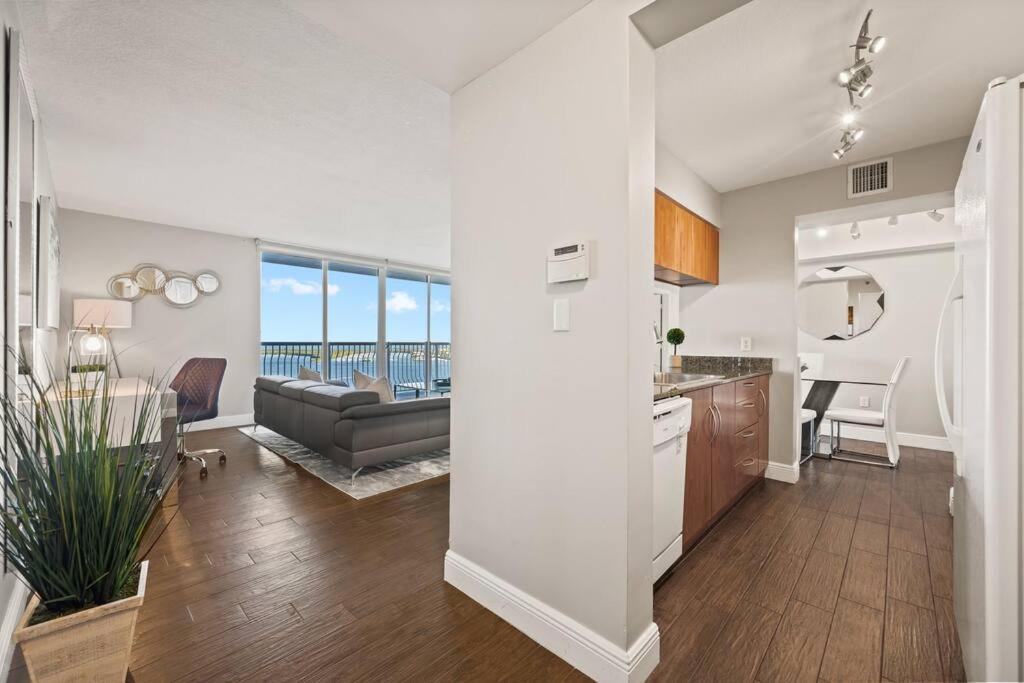 Ocean View 35th Floor, In The Heart Of Apartment *
