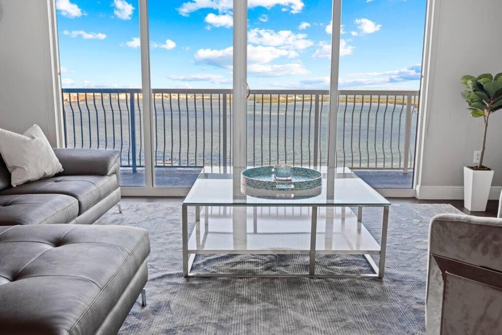 Ocean View 35th Floor, In The Heart Of *