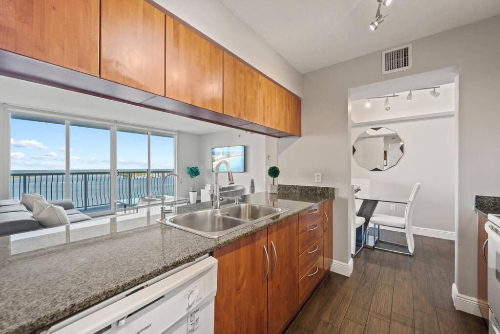 Ocean View 35th Floor, In The Heart Of