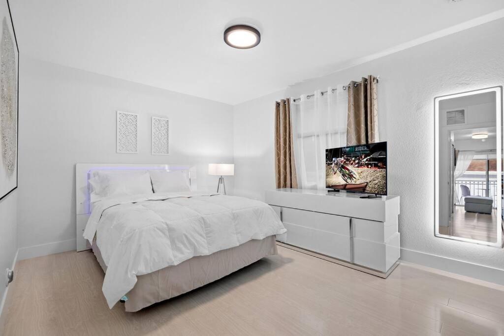 Beautiful In The Heart Of Apt 3 Apartment *