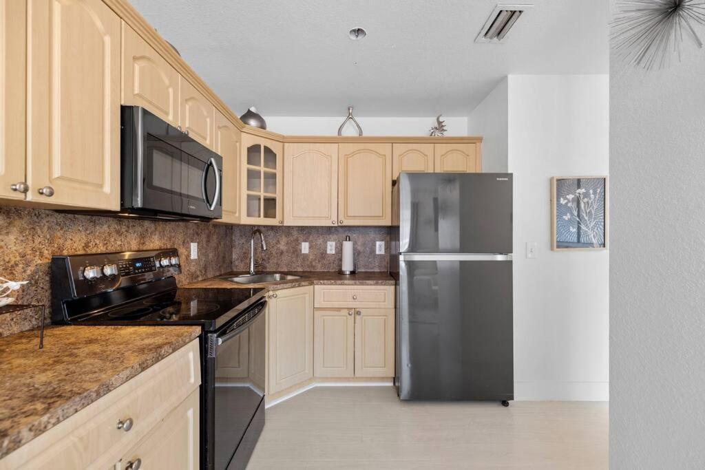 Beautiful In The Heart Of Apt 3 Apartment