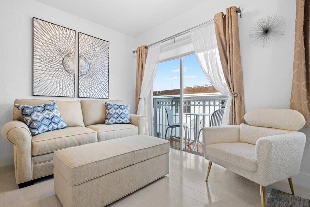 Beautiful In The Heart Of Apt 3 Apartment *