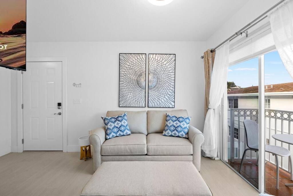 Beautiful In The Heart Of Apt 3 Apartment *