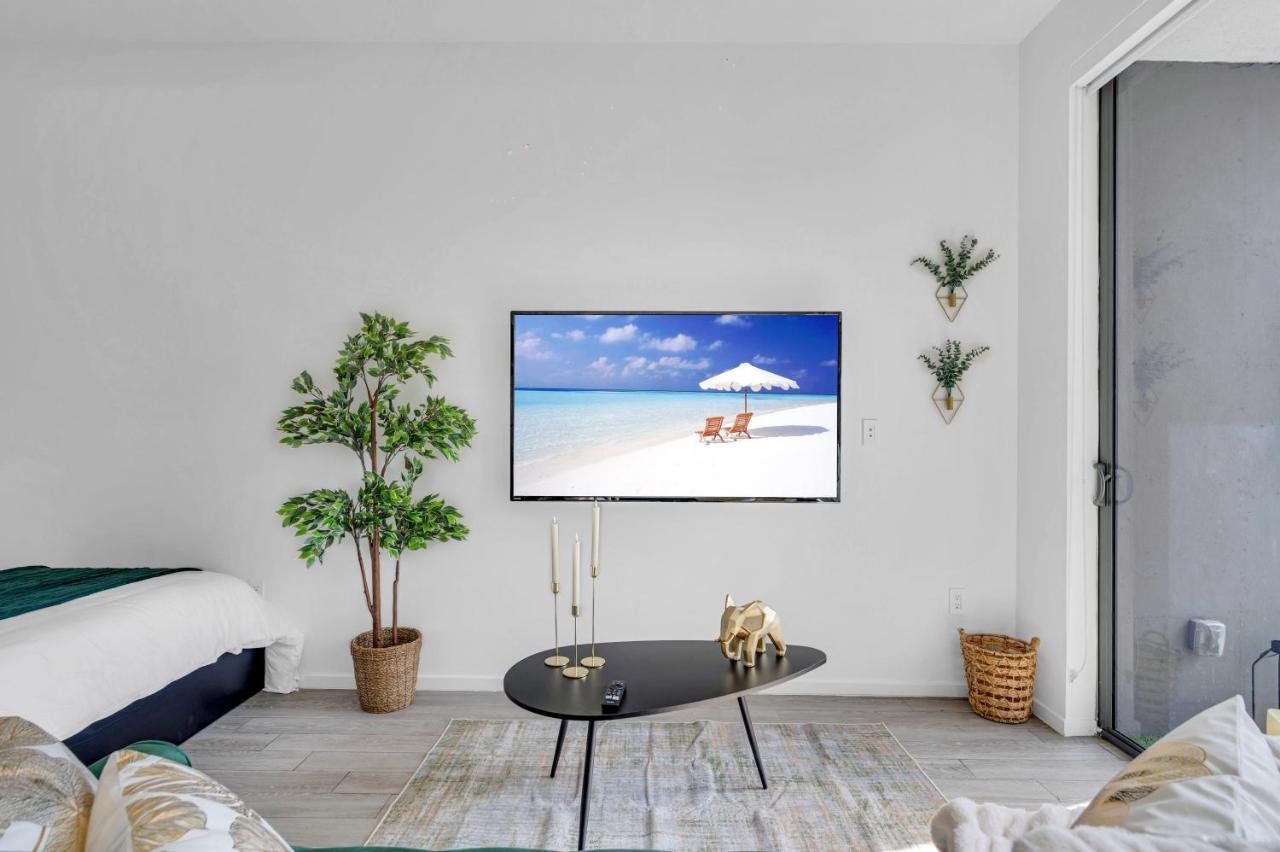 Apartment Luxury Studio In Heart Of Downtown With Ocean View *