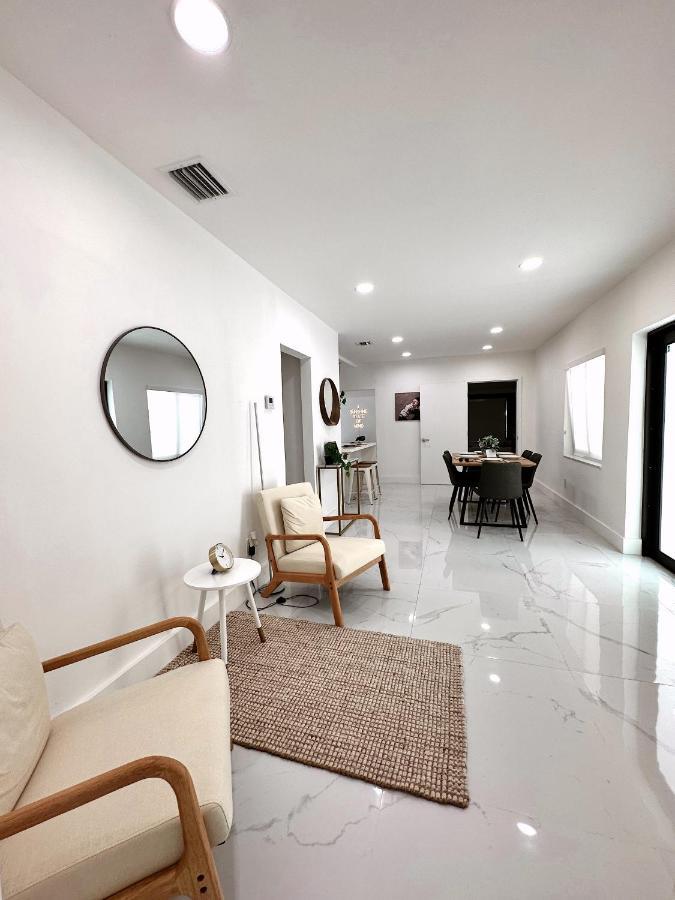 Holiday home New Comfy And Modern House Near Airport Miami