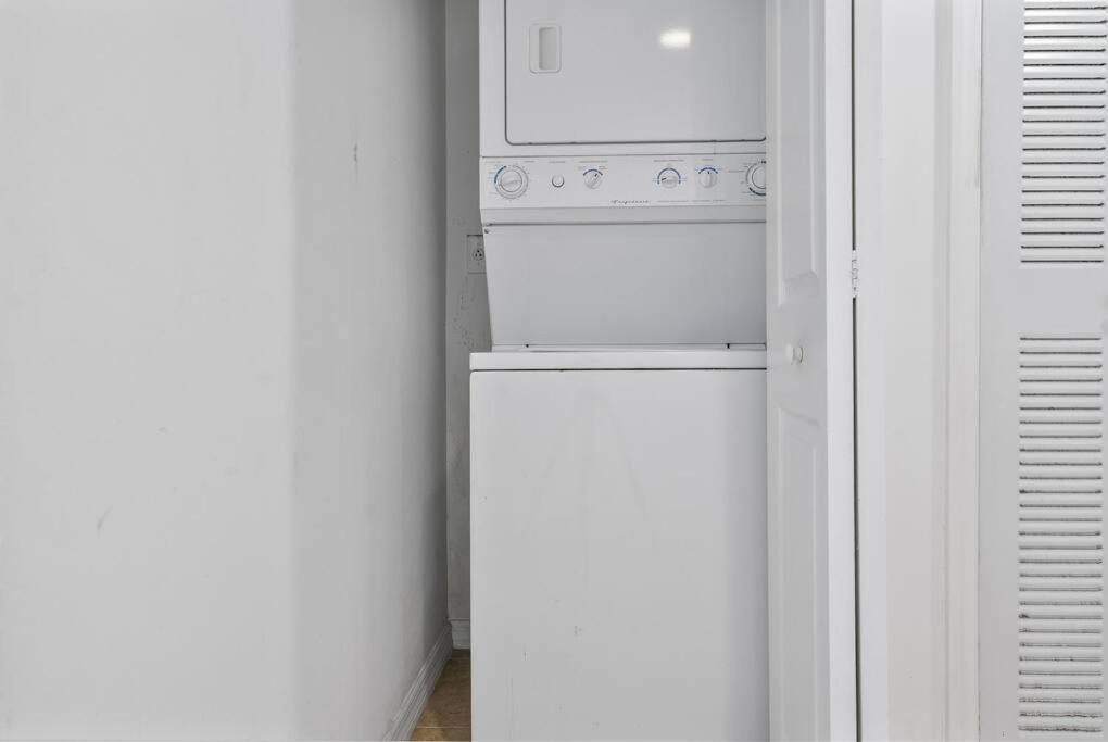 Apartment Near Airport 2 Story 2 Bedroom W/ Balcony Miami