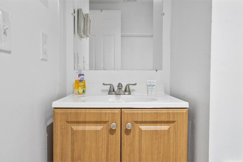 Near Airport 2 Story 2 Bedroom W/ Balcony * Miami