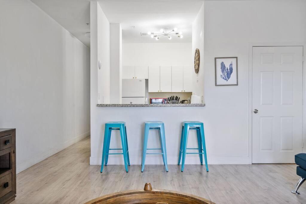 Near Airport 2 Story 2 Bedroom W/ Balcony Apartment Miami