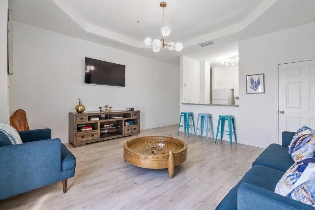 Near Airport 2 Story 2 Bedroom W/ Balcony Miami