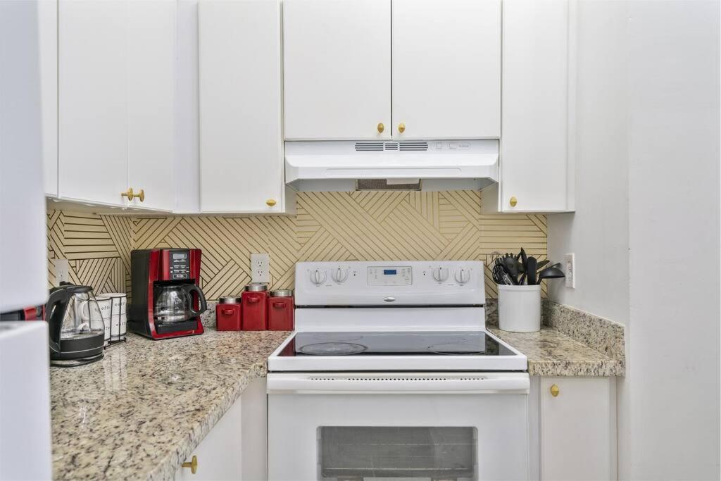 Near Airport 2 Story 2 Bedroom W/ Balcony Apartment Miami