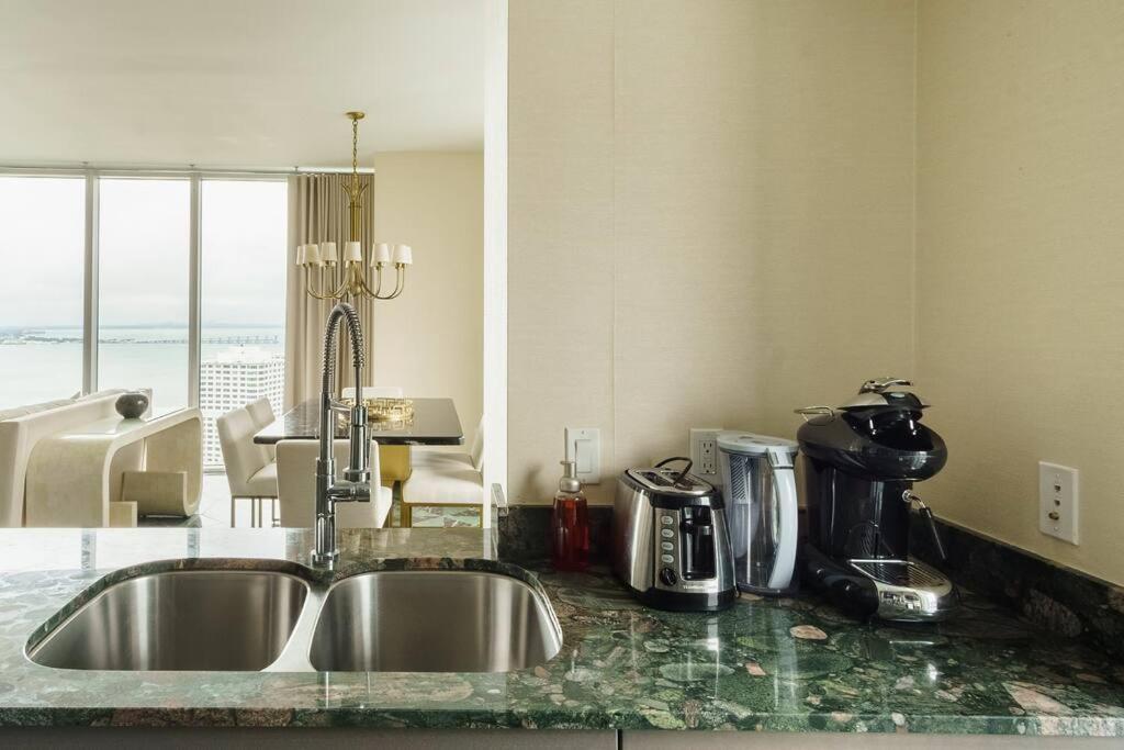 2 Bedroom With Stunning Views At The W Residences Apartment