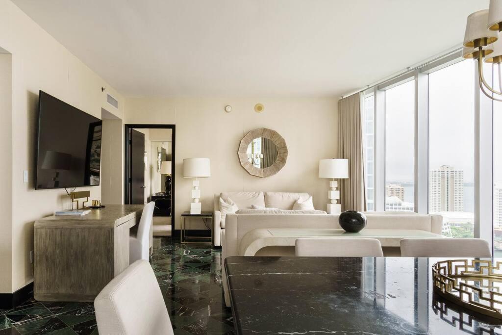 2 Bedroom With Stunning Views At The W Residences Apartment