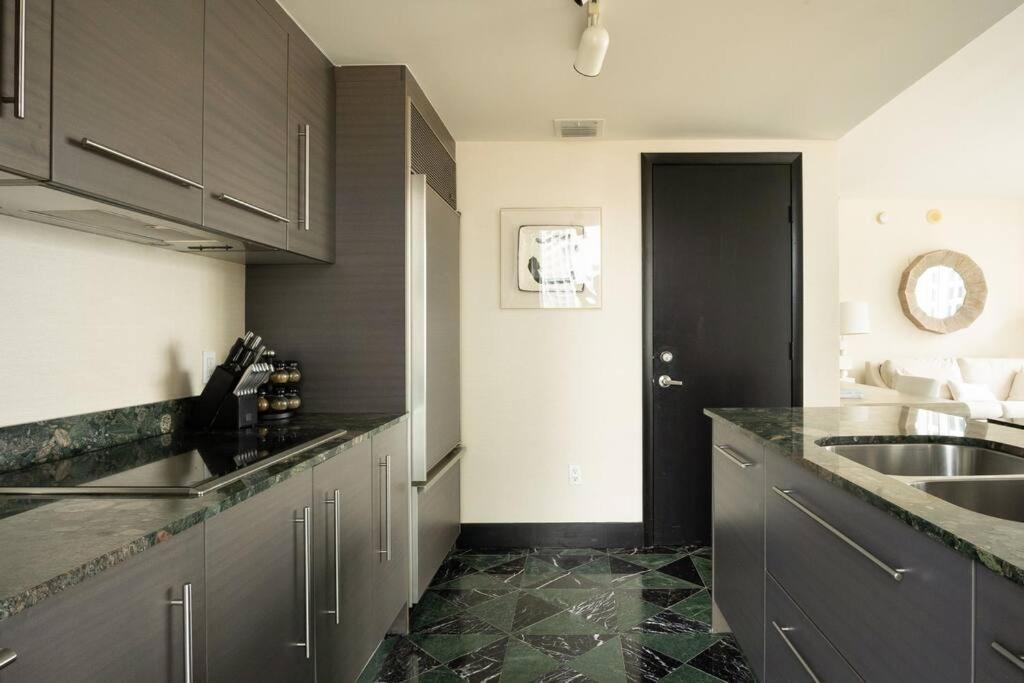 Apartment 2 Bedroom With Stunning Views At The W Residences