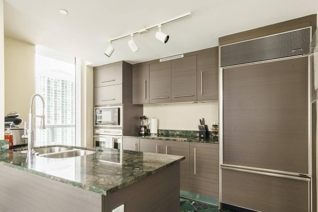 2 Bedroom With Stunning Views At The W Residences Apartment *