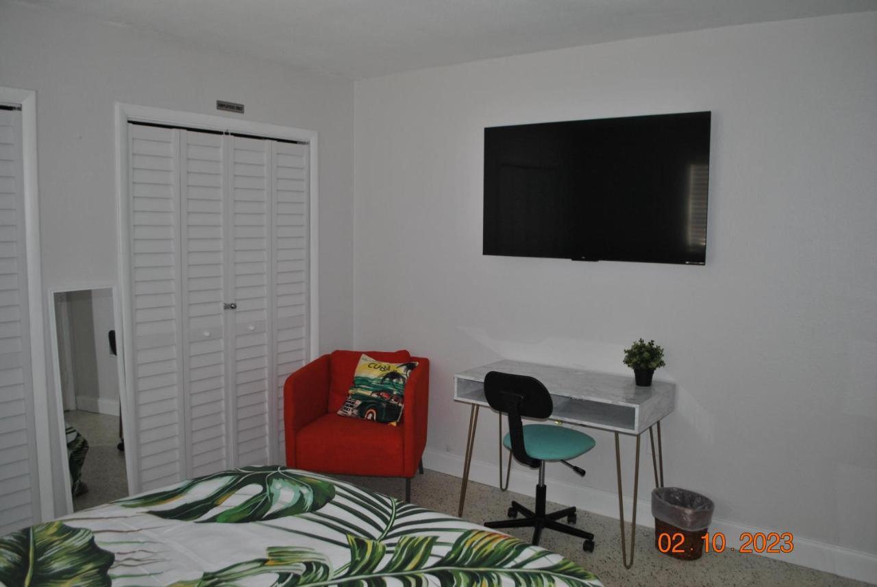 Sleeps 8, Havana Nights In Apartment