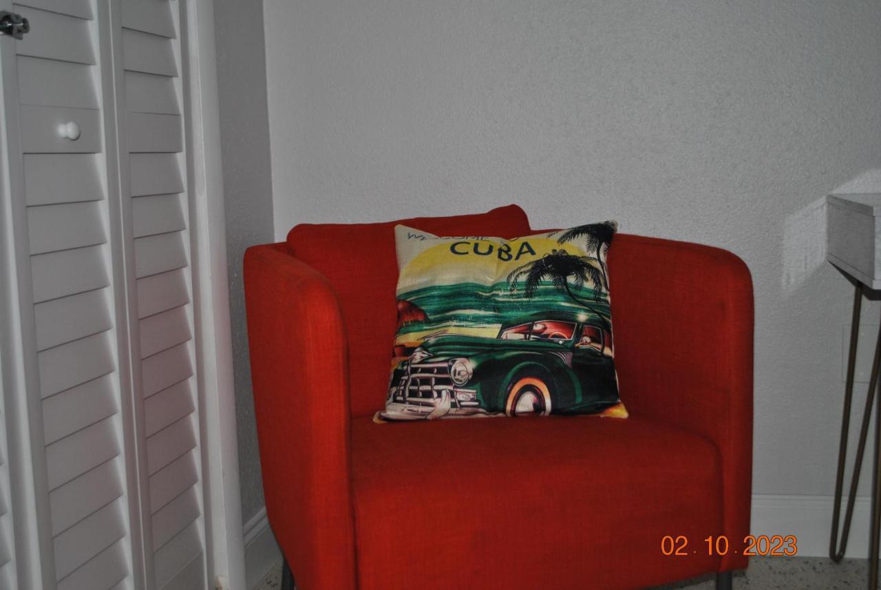 Sleeps 8, Havana Nights In Apartment