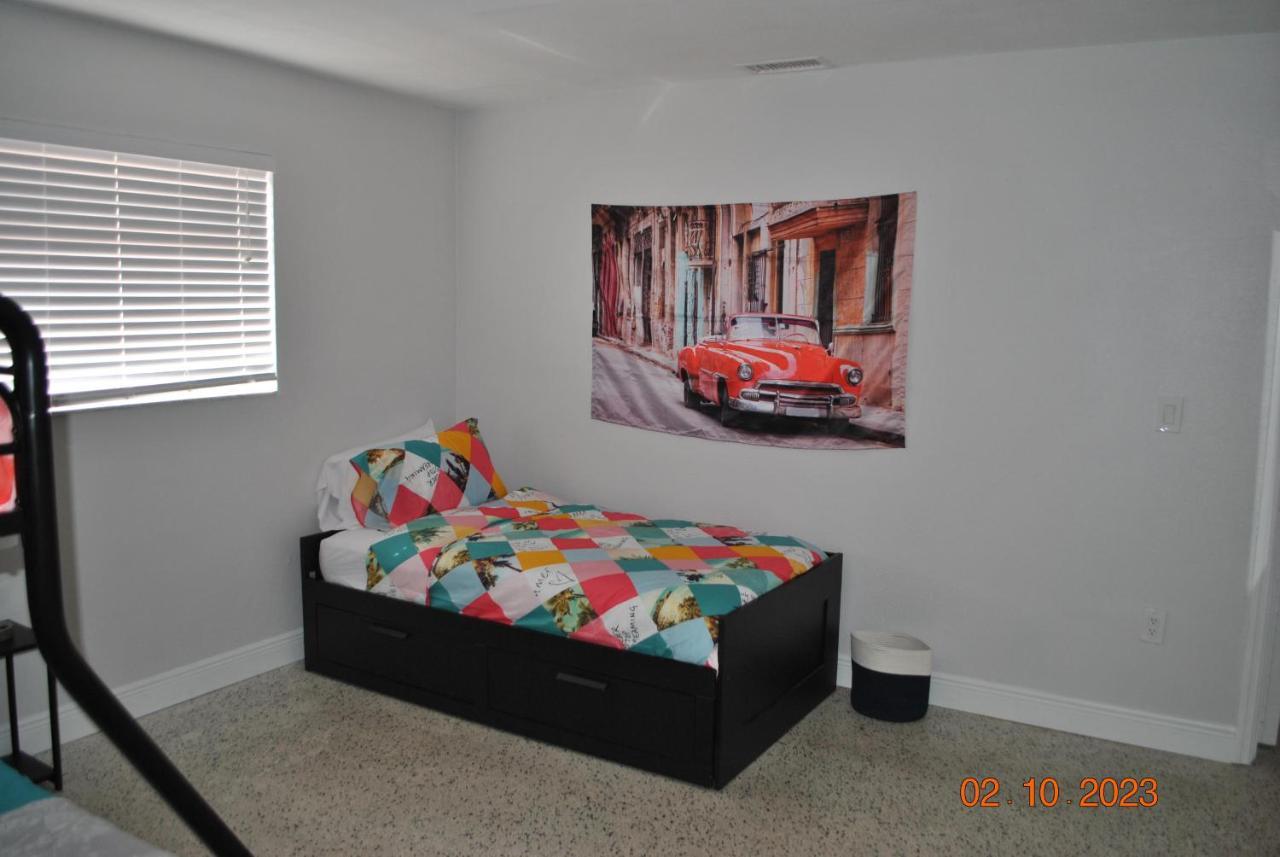 Sleeps 8, Havana Nights In Apartment *