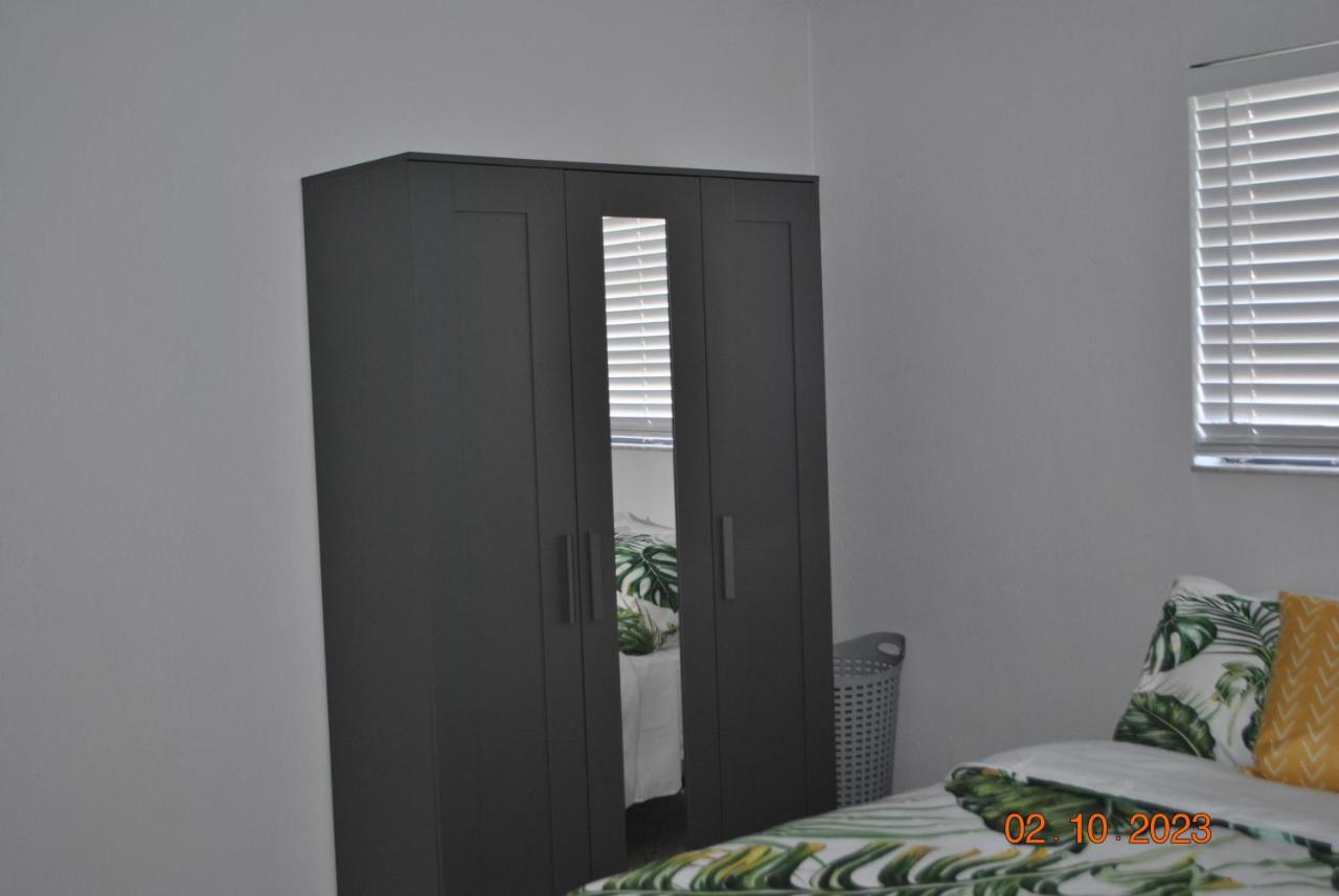 Sleeps 8, Havana Nights In