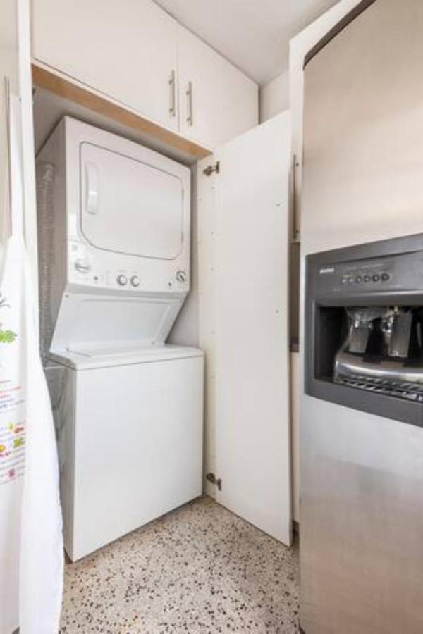 Apartment Sleeps 8, Havana Nights In Miami