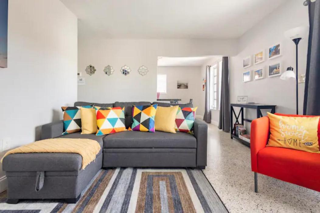 Sleeps 8, Havana Nights In Apartment