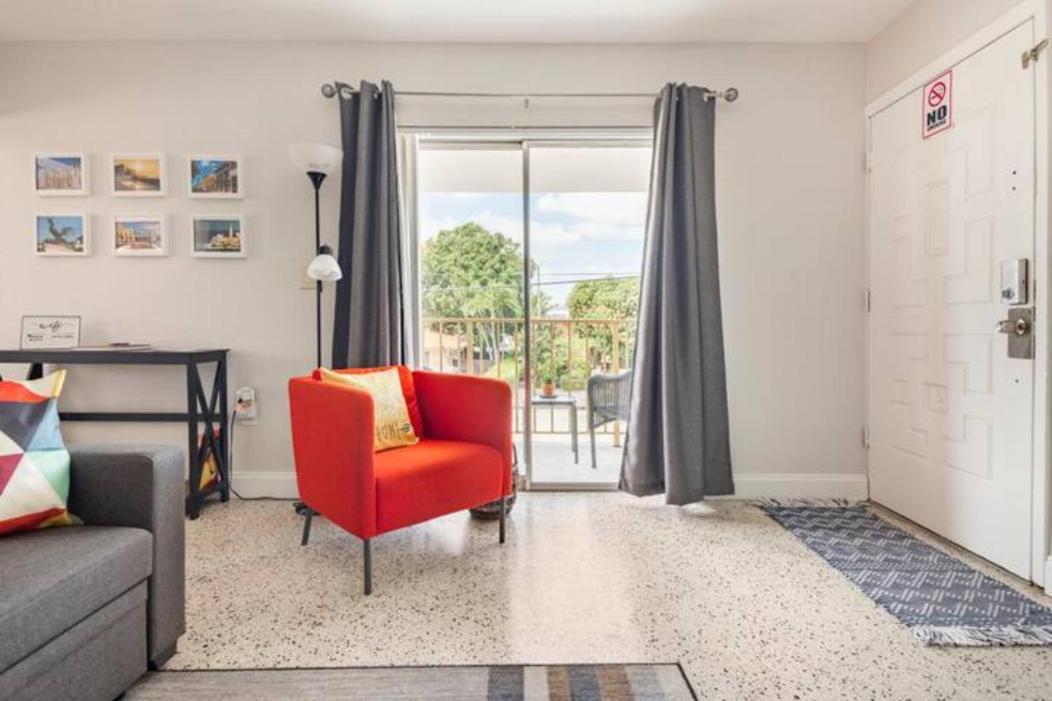 Sleeps 8, Havana Nights In Apartment