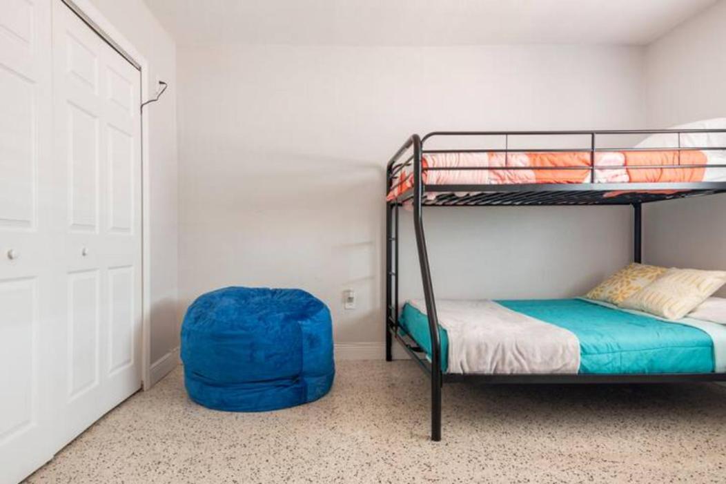 Sleeps 8, Havana Nights In Apartment