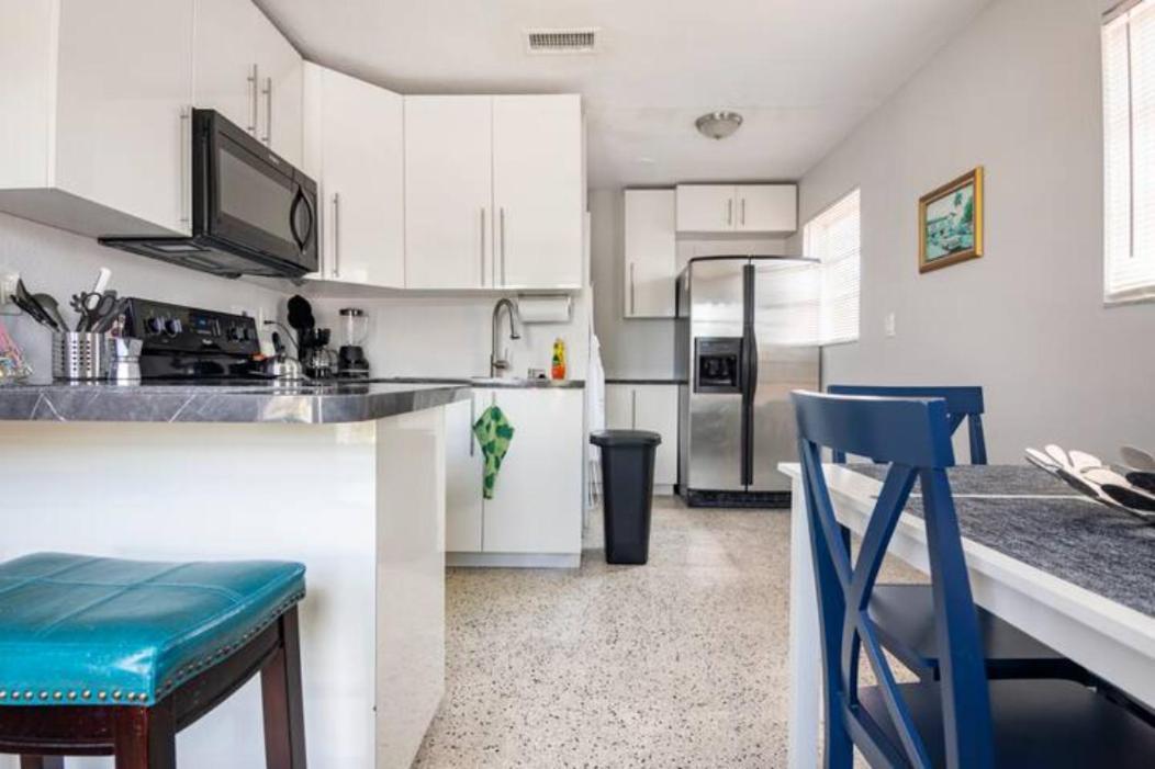 Apartment Sleeps 8, Havana Nights In