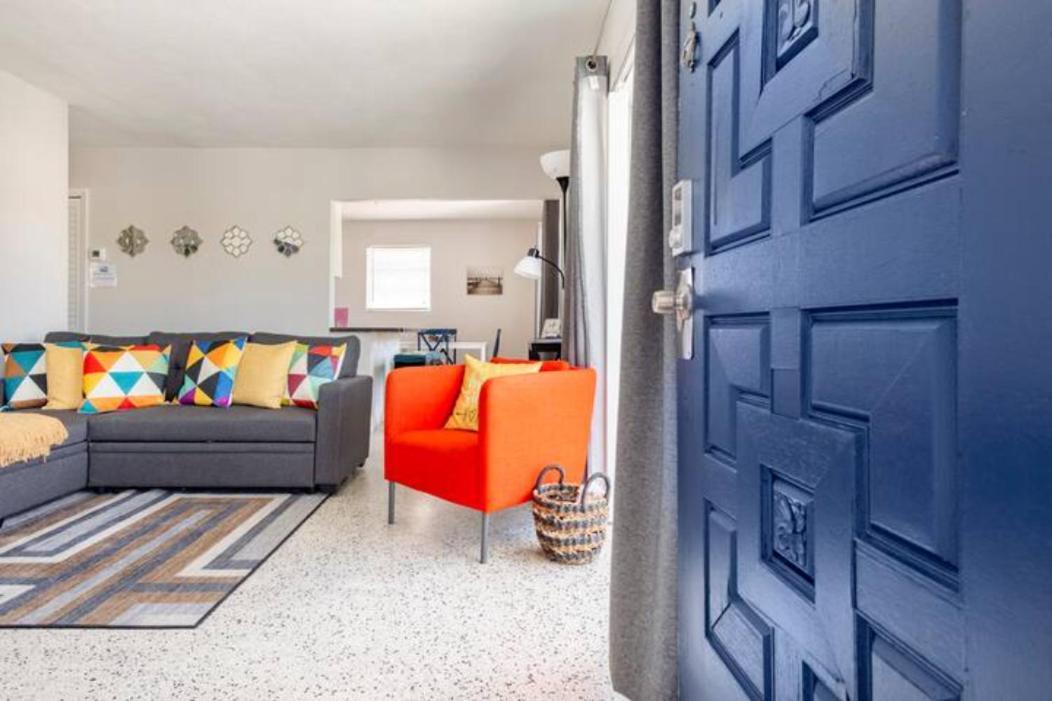 Sleeps 8, Havana Nights In Apartment