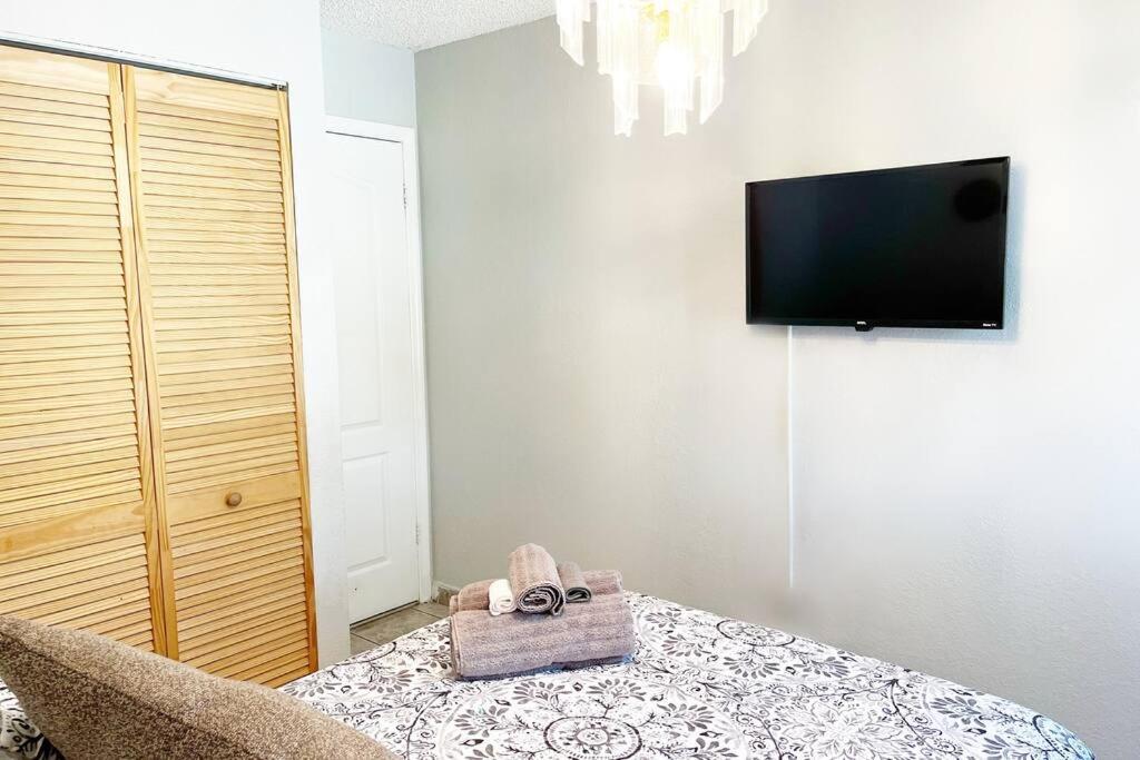Amazing & Cozy Duplex Near Zoo ! Holiday home Miami