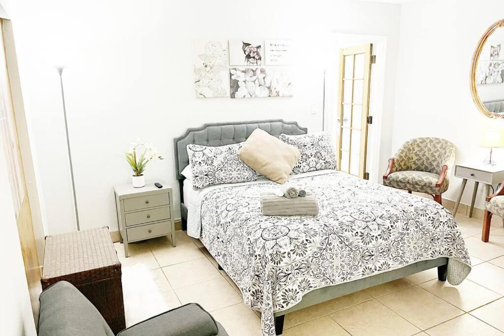 Amazing & Cozy Duplex Near Zoo ! Miami