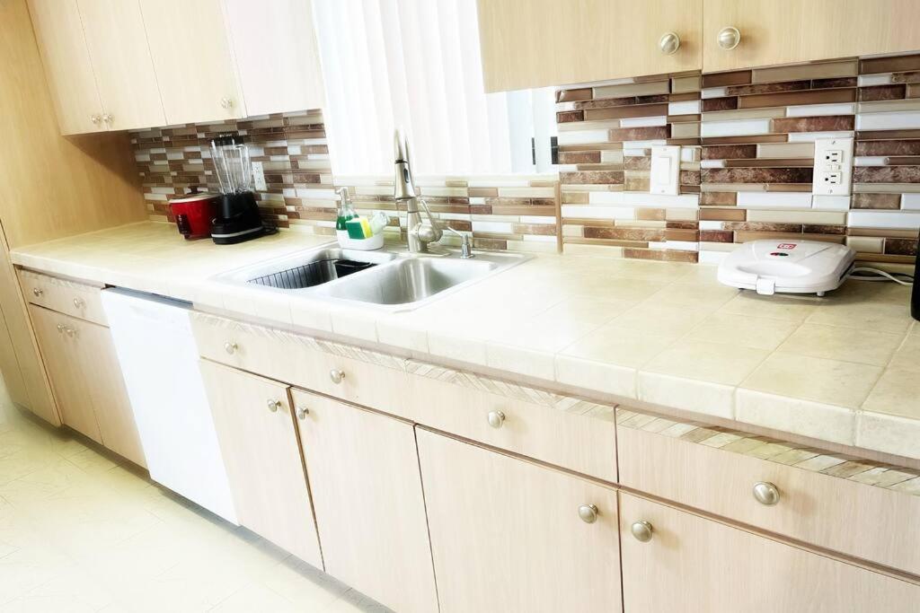 Amazing & Cozy Duplex Near Zoo ! Holiday home *