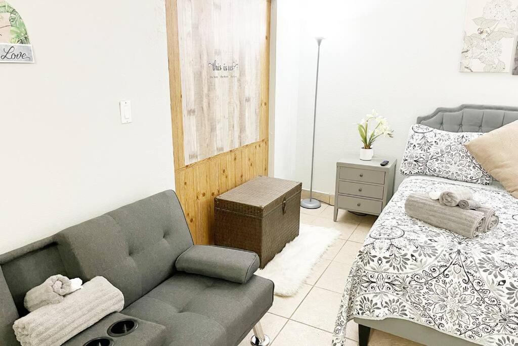 Amazing & Cozy Duplex Near Zoo ! Miami