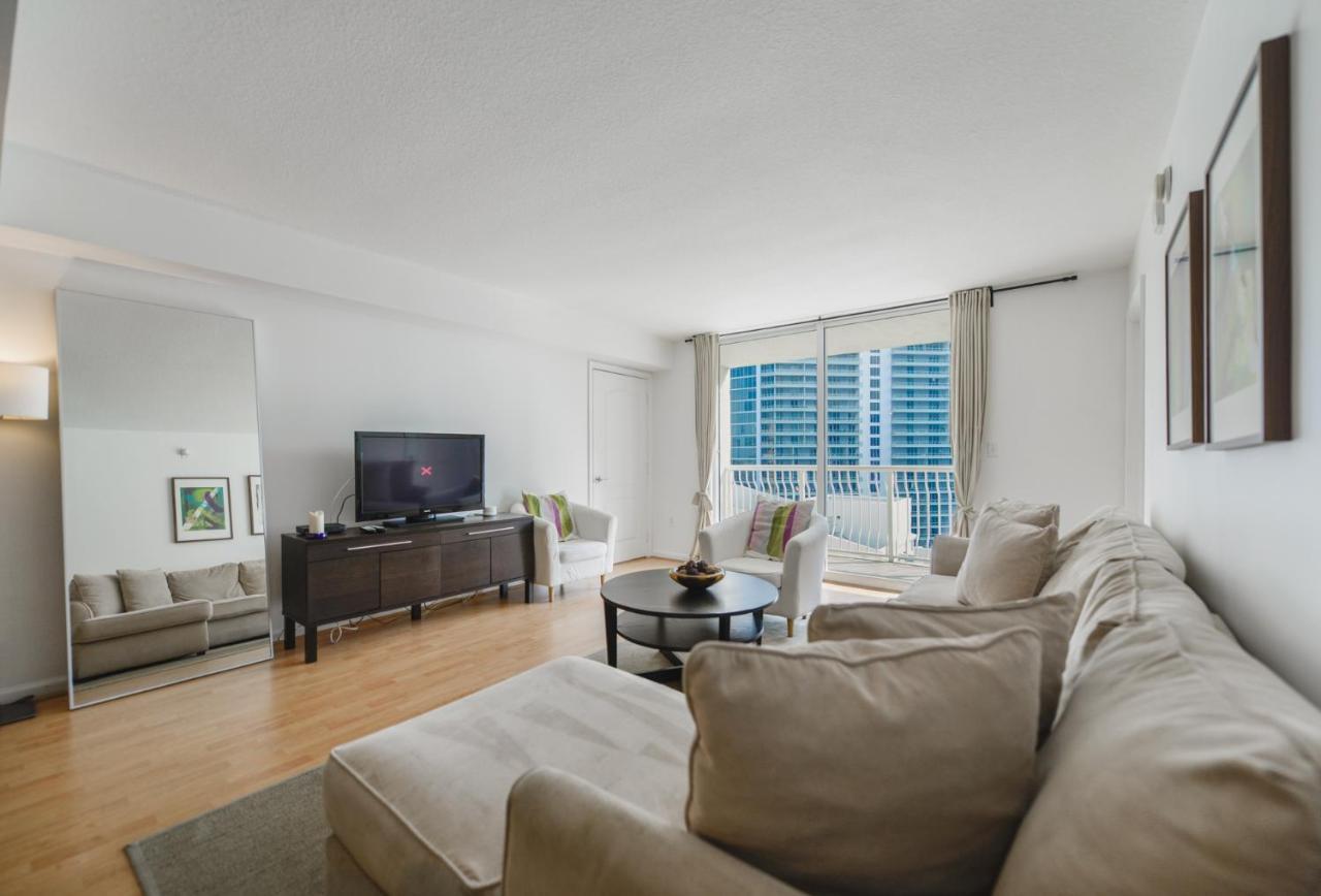 Fantastic 2br On 31st Floor Free Parking Apartment