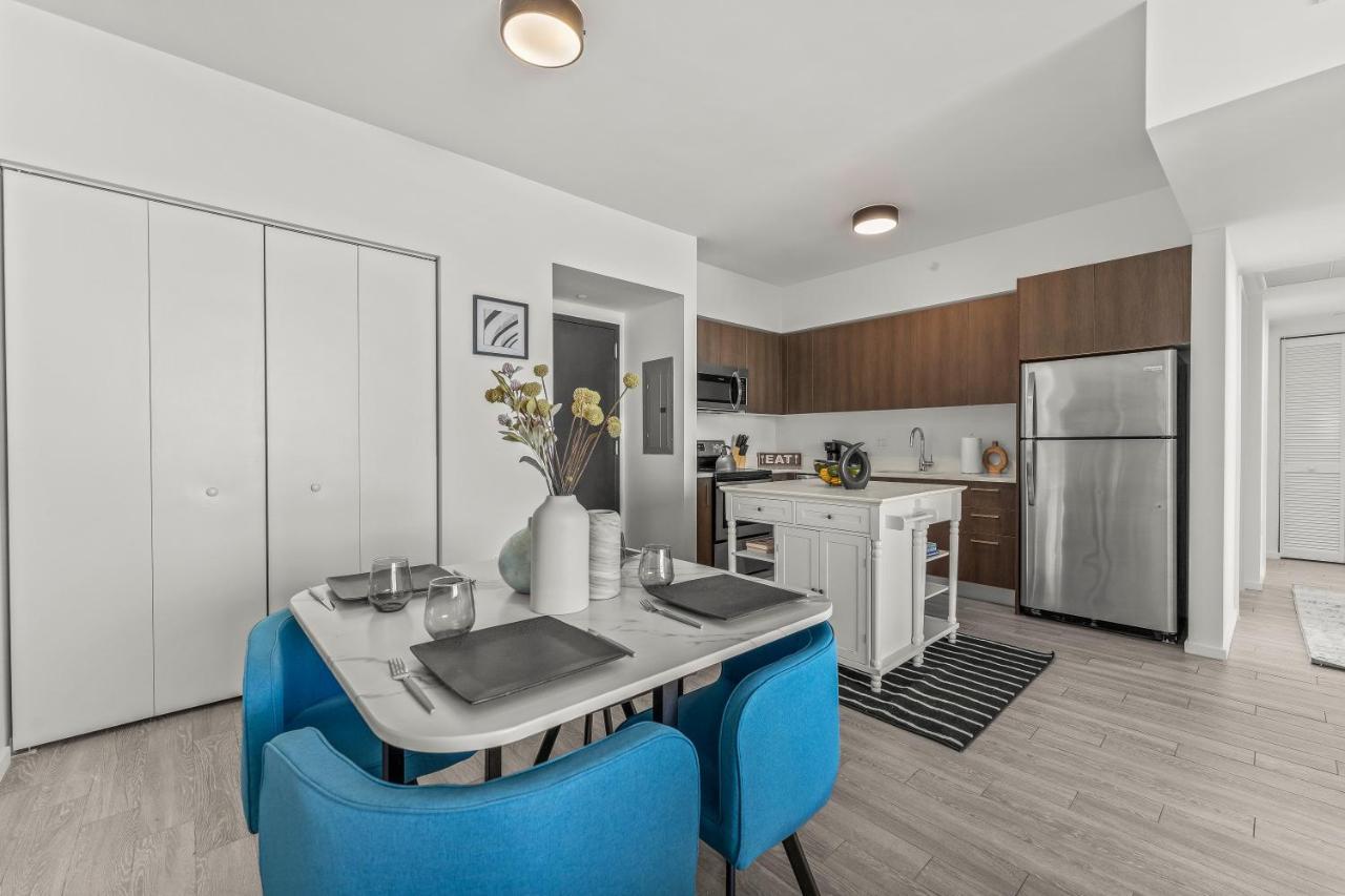 Apartment Tr 2 Bedroom, 1 Bedroom, And With Balconies *