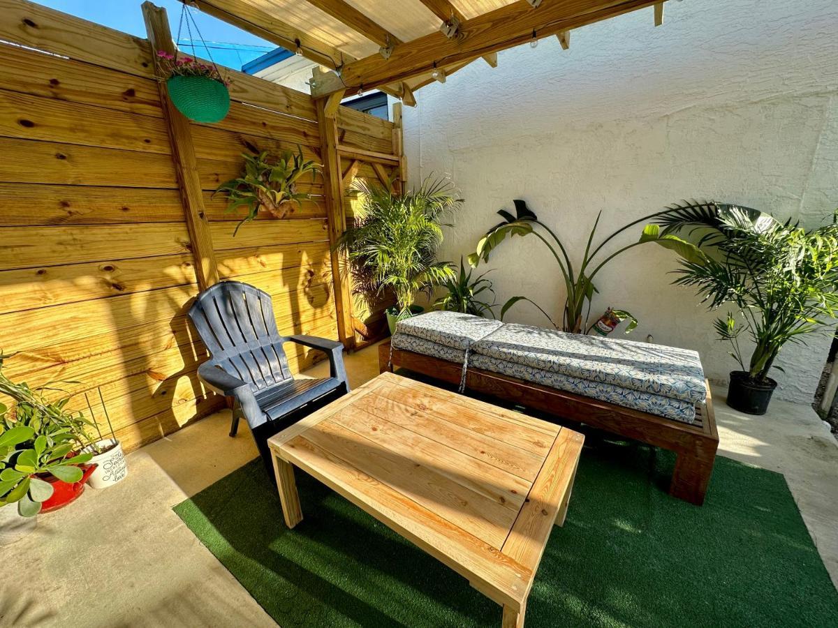 Beach Guests House Homestay Miami