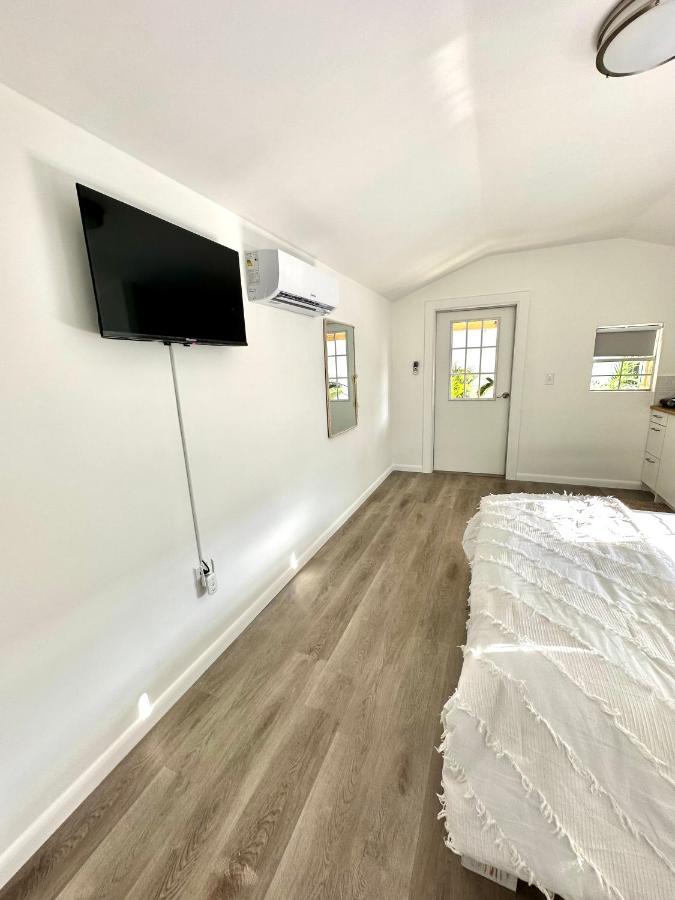 Beach Guests House Miami