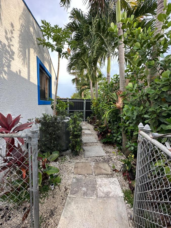 Beach Guests House * Miami